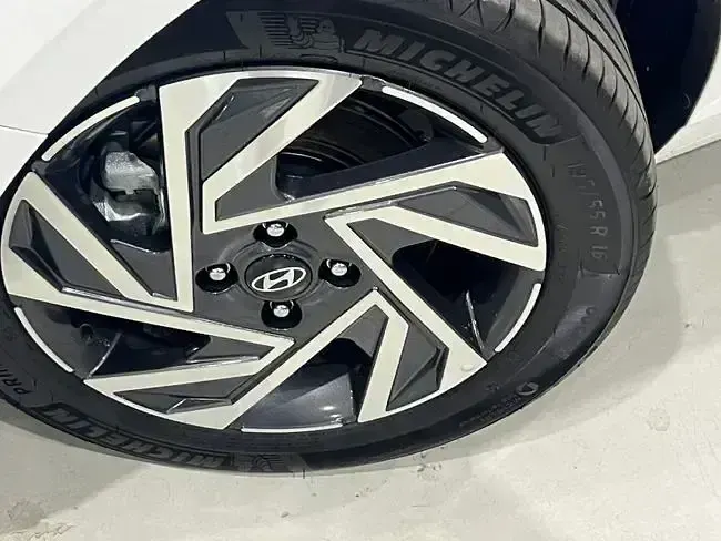 Usado Hyundai i20 100 CV (73 kW) 2024 Blanco Utilitario