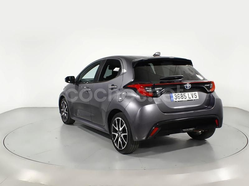 Usado Toyota Yaris Hybrid Style 116 CV (85 kW) 2021 Gris Berlina