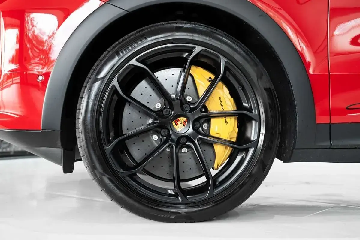 Usado Porsche Cayenne Turbo E-Hybrid 740 CV (544 kW) 2024 Rojo SUV