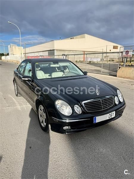 Usado Mercedes E320 Avantgarde 204 CV (150 kW) 2004 Negro Berlina
