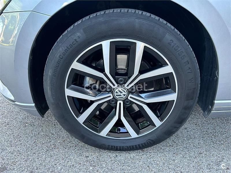 Usado VW Passat Executive 150 CV (110 kW) 2019 Gris / plata Berlina