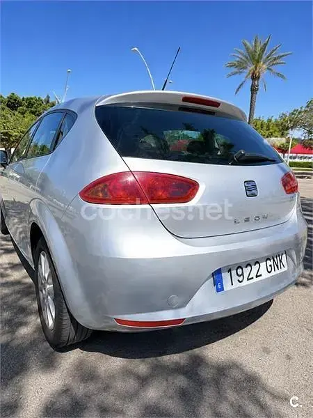Usado Seat Leon Ecomotive 105 CV (77 kW) 2009 Gris / plata Utilitario