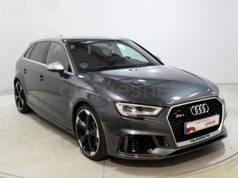 Usado Audi RS3 Advanced 400 CV (294 kW) 2020 Gris / plata Berlina