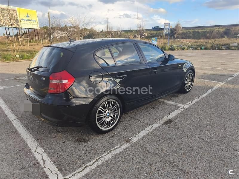 Usado BMW 118 122 CV (89 kW) 2008 Negro Utilitario