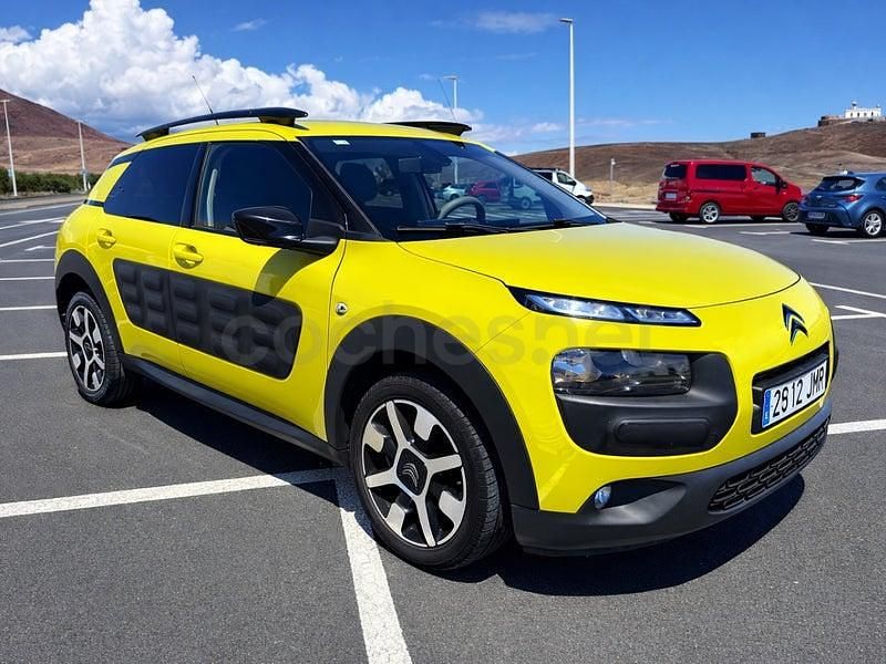 Usado Citroën C4 Shine 100 CV (73 kW) 2016 Amarillo Berlina