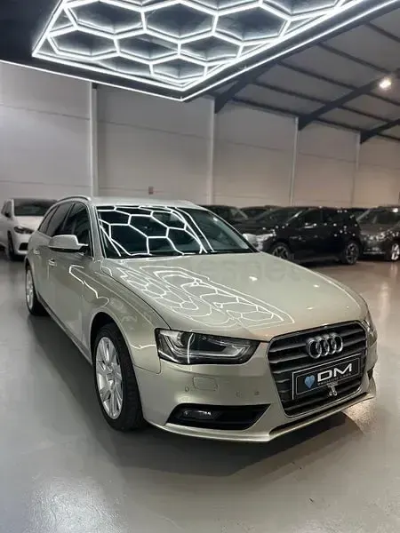 Usado Audi A4 S-Line 177 CV (130 kW) 2014 Beige Familiar