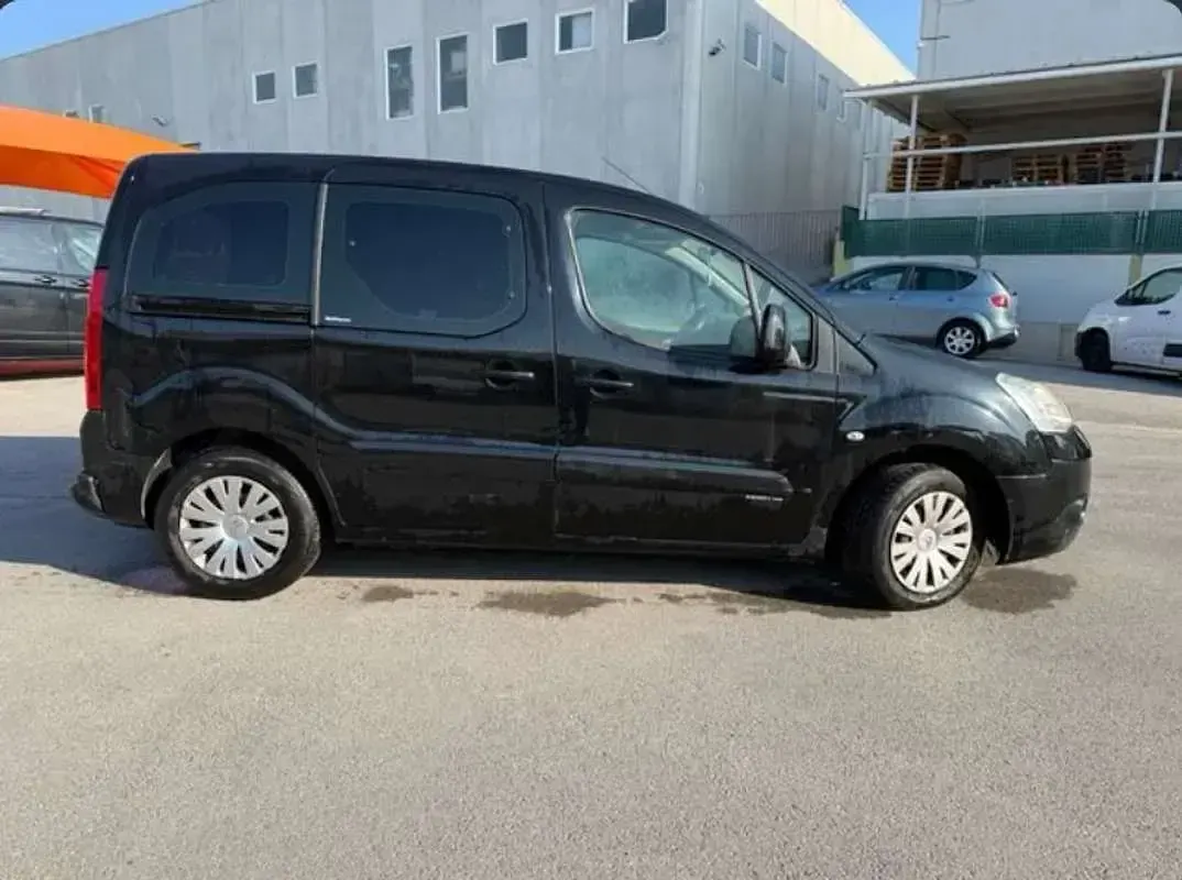Usado Citroën Berlingo 90 CV (66 kW) 2012 Negro Monovolumen
