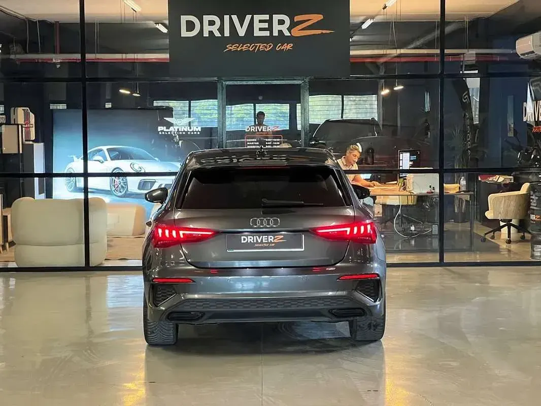 Usado Audi A3 Sportback S-Line 150 CV (110 kW) 2020 Gris Utilitario