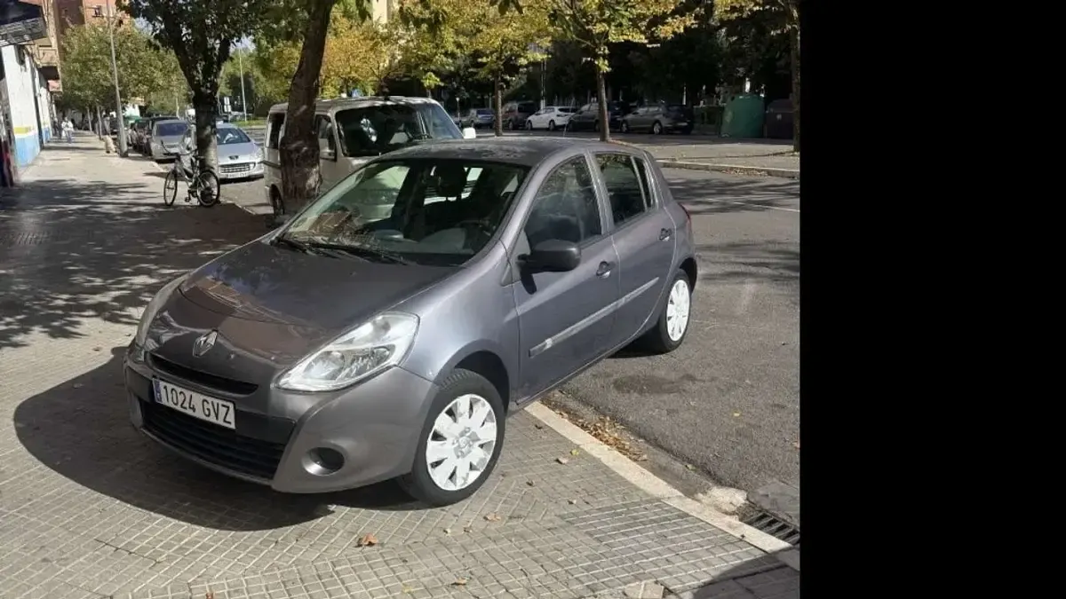 Usado Renault Clio Campus 75 CV (55 kW) 2010 Gris Utilitario