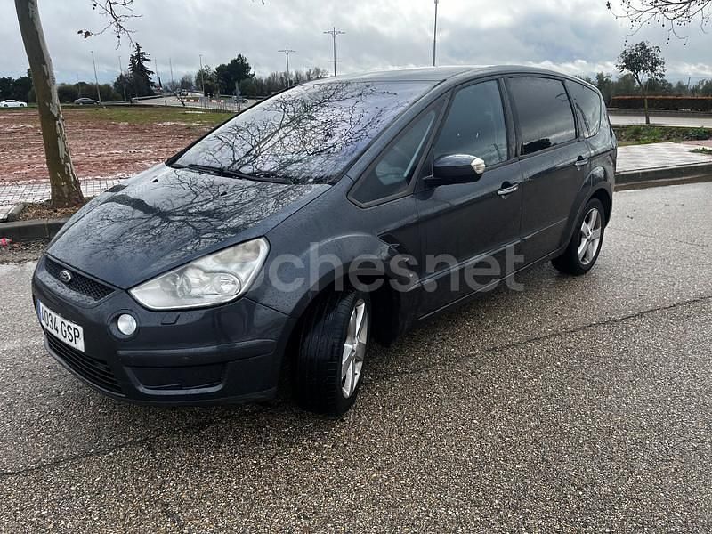 Usado Ford S-MAX Trend 140 CV (102 kW) 2009 Gris / plata Monovolumen