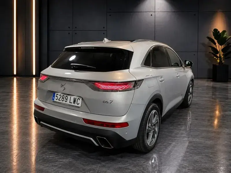 Usado DS Automobiles DS7 Crossback Rivoli 225 CV (165 kW) 2022 Gris / plata SUV