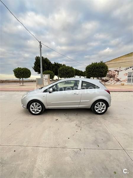 Usado Opel Corsa Sport 90 CV (66 kW) 2006 Gris / plata Utilitario