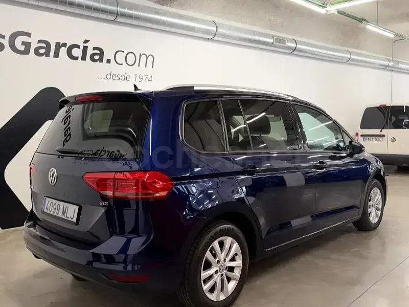 Usado VW Touran Advance 115 CV (84 kW) 2017 Azul Monovolumen
