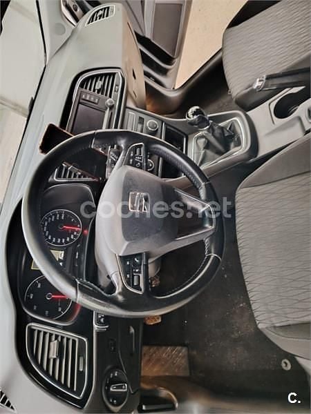 Usado Seat Leon ST Reference 105 CV (77 kW) 2015 Gris / plata Familiar