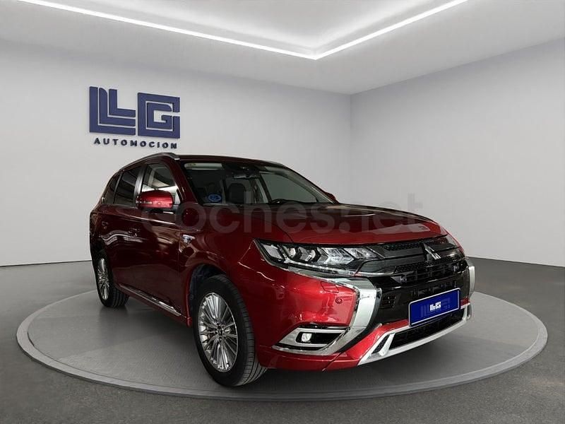 Usado Mitsubishi Outlander P-HEV 224 CV (164 kW) 2020 Rojo SUV