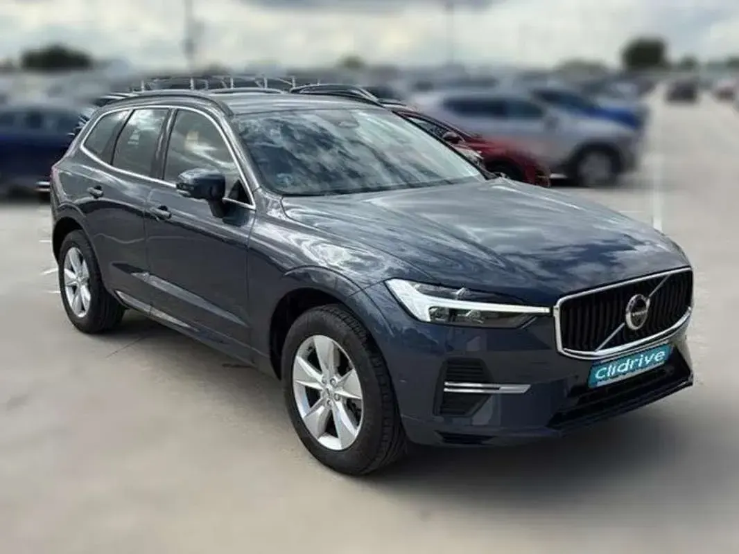 Usado Volvo XC60 Momentum 197 CV (144 kW) 2022 Azul SUV