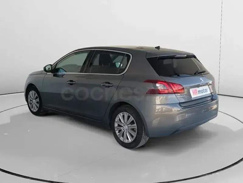 Usado Peugeot 308 Allure 130 CV (95 kW) 2021 Gris / plata Berlina