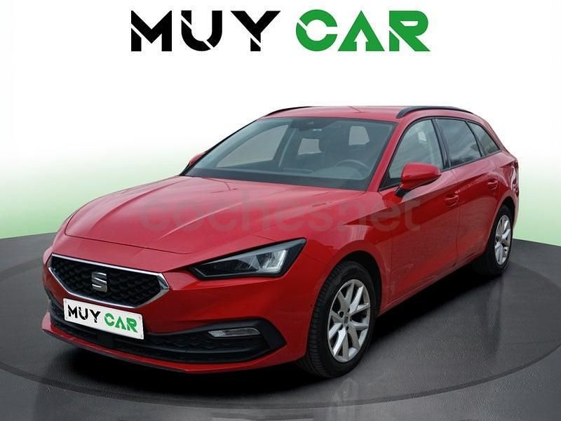 Usado Seat Leon Style 115 CV (84 kW) 2022 Rojo Familiar