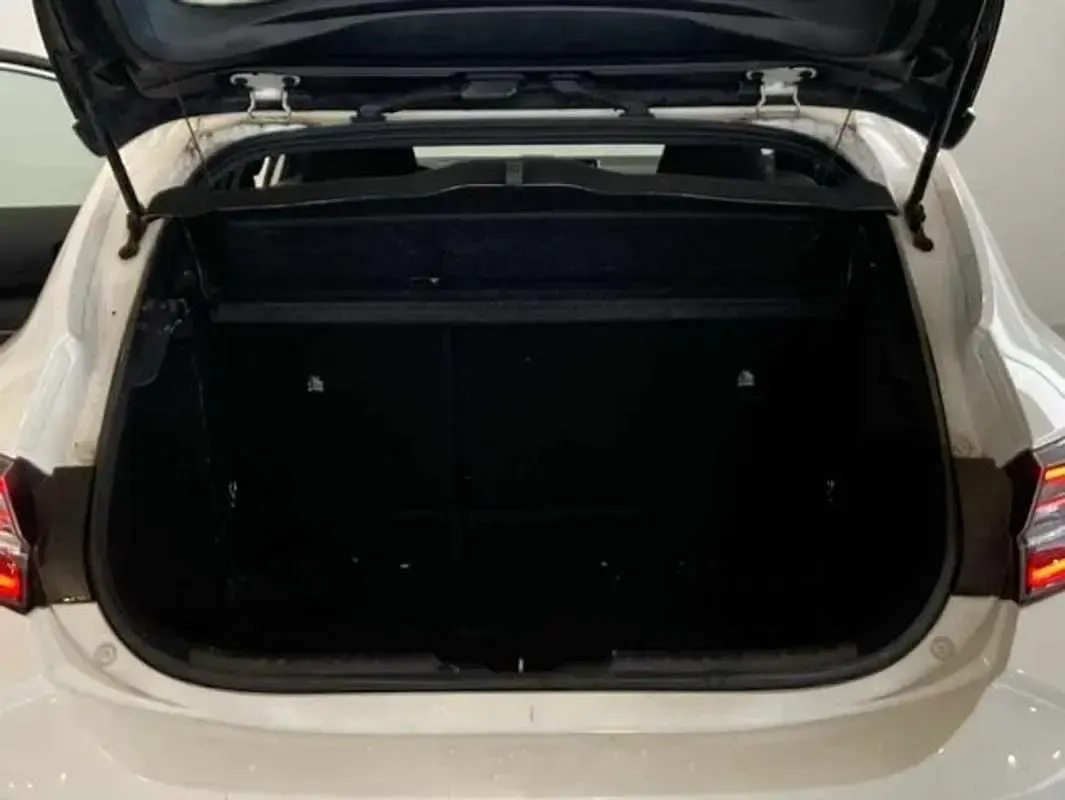 Usado Toyota Corolla Active 122 CV (89 kW) 2022 Blanco Utilitario