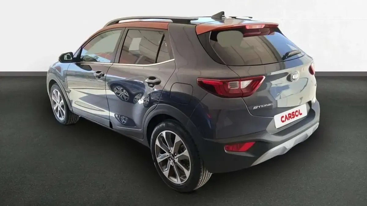 Usado Kia Stonic 84 CV (61 kW) 2019 Gris SUV