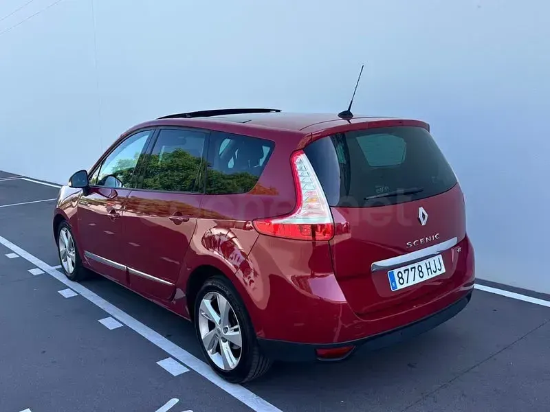 Usado Renault Grand Scénic III Dynamique 130 CV (95 kW) 2012 Granate Monovolumen