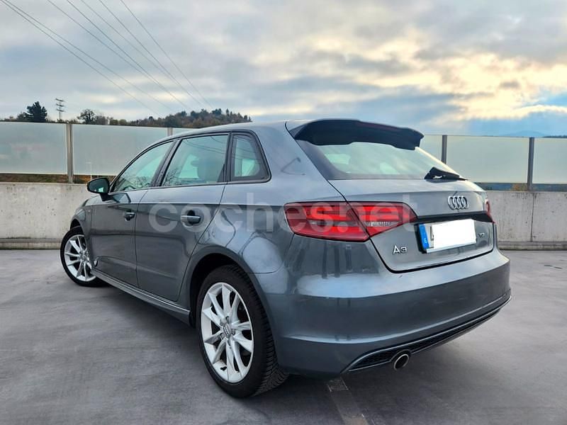 Usado Audi A3 Attraction 110 CV (80 kW) 2015 Gris / plata Berlina