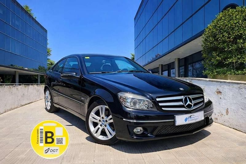 Usado Mercedes C200 122 CV (89 kW) 2010 Negro Coupe