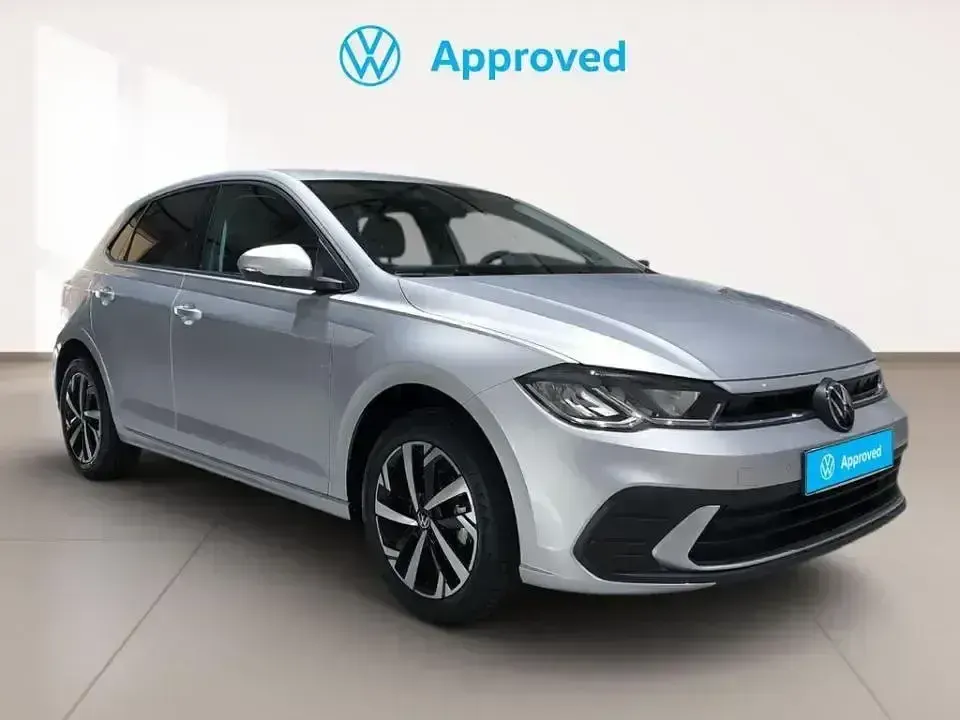 Usado VW Polo 95 CV (69 kW) 2024 Plateado Berlina