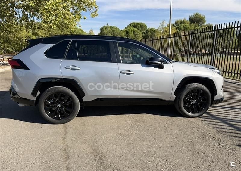 Usado Toyota RAV4 Hybrid Style 218 CV (160 kW) 2023 Gris / plata SUV