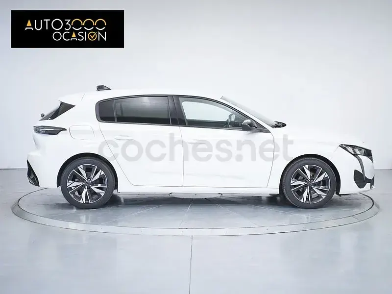 Usado Peugeot 308 Allure 130 CV (95 kW) 2022 Blanco Berlina