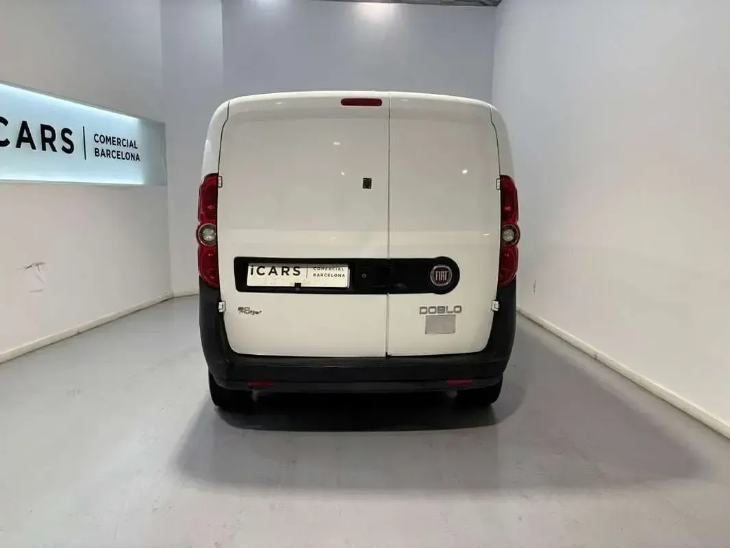 Usado Fiat Doblò 90 CV (66 kW) 2015 Blanco Monovolumen