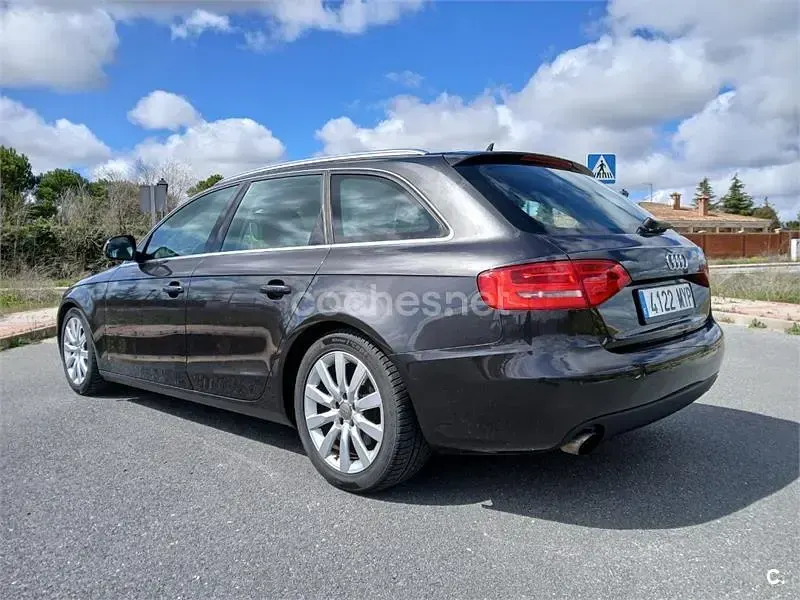 Usado Audi A4 180 CV (132 kW) 2009 Gris / plata Familiar