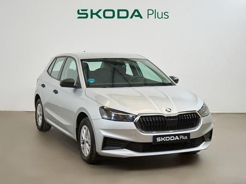 Gris Usado 2024 Skoda Fabia Essence Utilitario | 15.500 € (Precio justo) - Imagen 1/4