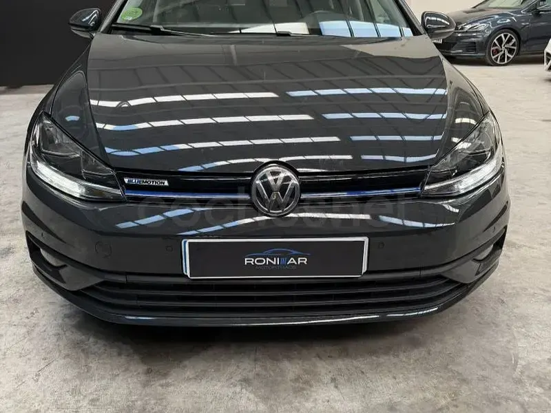 Usado VW Golf VIII Edition 130 CV (95 kW) 2020 Gris / plata Berlina