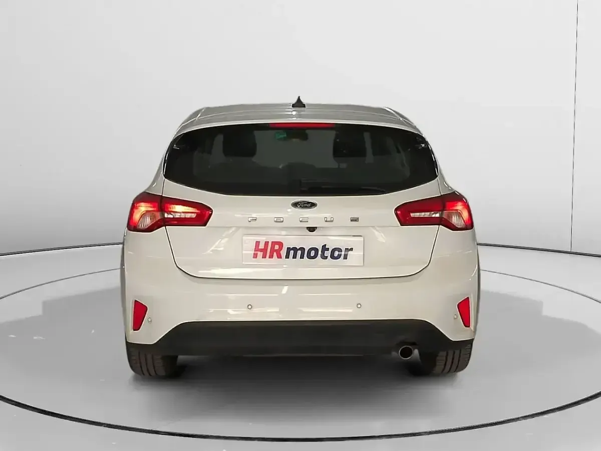 Usado Ford Focus Trend 100 CV (73 kW) 2021 Blanco Berlina