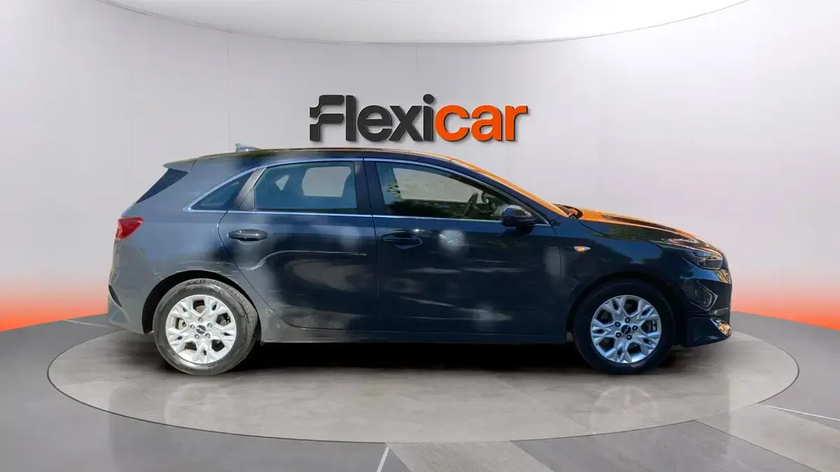 Usado Kia Ceed 136 CV (100 kW) 2023 Gris Utilitario