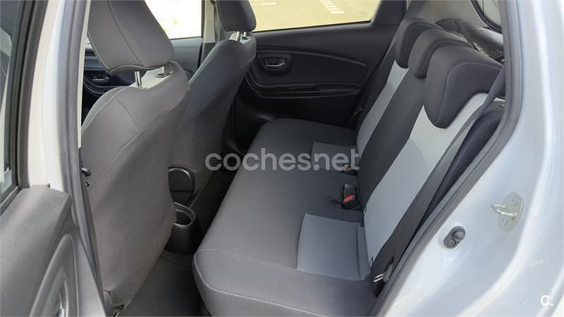 Usado Toyota Yaris Hybrid 100 CV (73 kW) 2018 Blanco Berlina