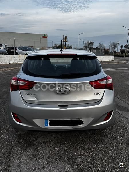 Usado Hyundai i30 100 CV (73 kW) 2016 Gris / plata Berlina