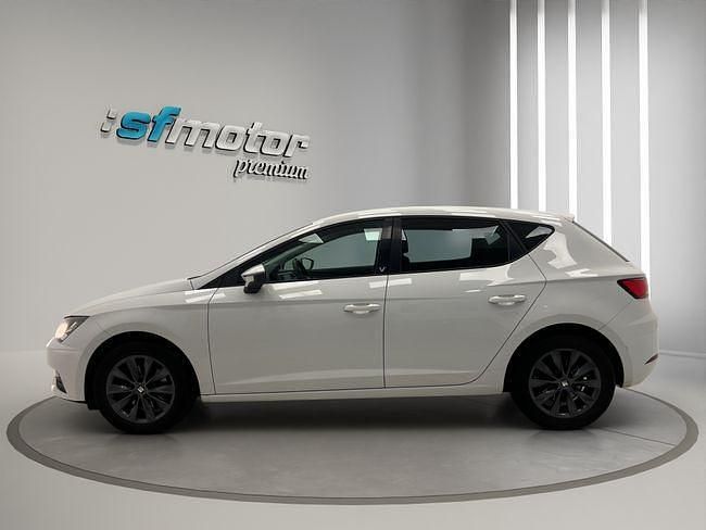 Usado Seat Leon Style 130 CV (95 kW) 2018 Blanco Berlina
