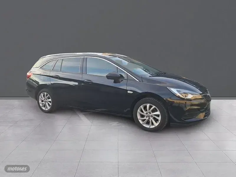 Usado Opel Astra Business Elegance 122 CV (89 kW) 2021 Negro Familiar