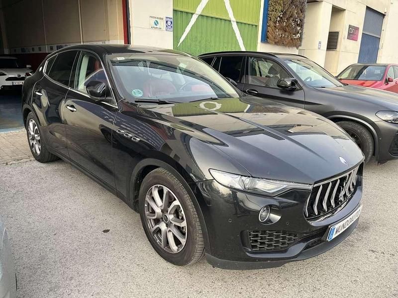 Usado Maserati Levante GranLusso 275 CV (202 kW) 2019 Negro SUV