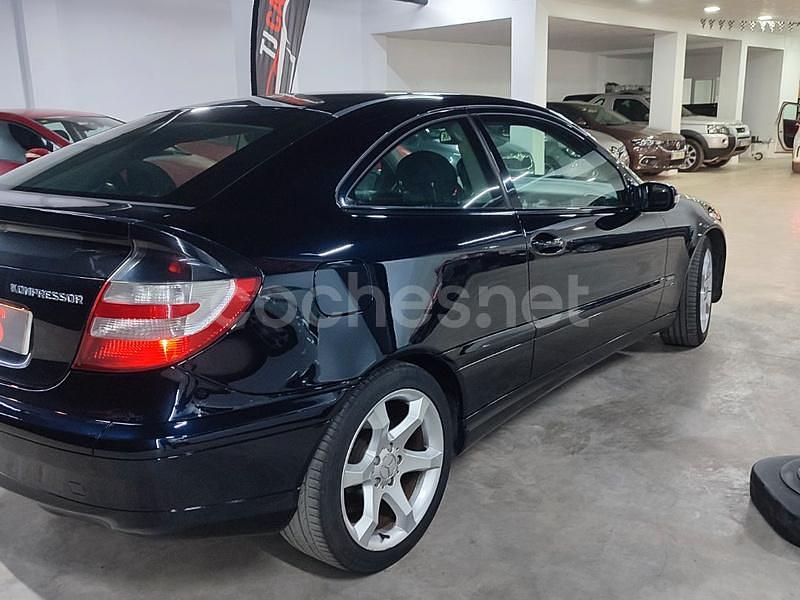 Usado Mercedes C180 Sport Edition 143 CV (105 kW) 2006 Azul Berlina