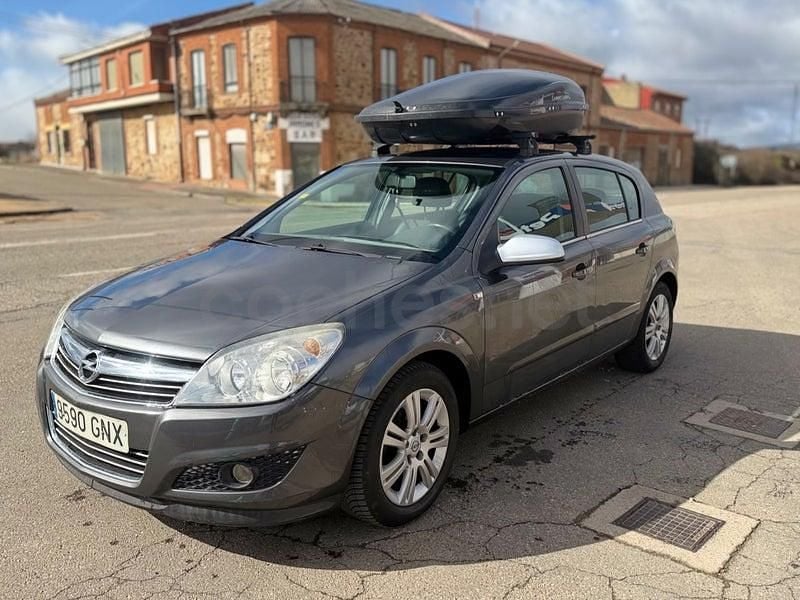 Usado Opel Astra Enjoy 110 CV (80 kW) 2009 Gris / plata Berlina
