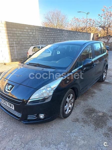Negro Usado 2012 Peugeot 5008 Monovolumen | 3995 € (Precio justo) - Imagen 1/4