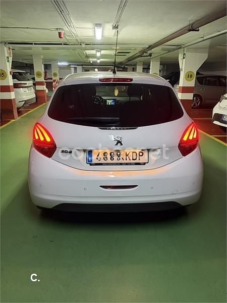 Usado Peugeot 208 Active 75 CV (55 kW) 2017 Blanco Utilitario