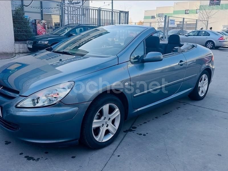 Usado Peugeot 307 CC 110 CV (80 kW) 2005 Azul Descapotable