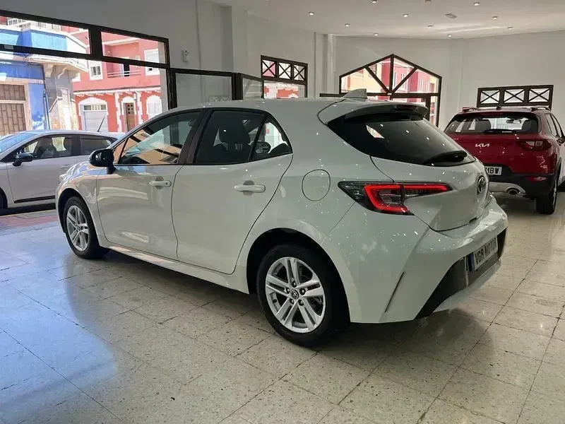 Usado Toyota Corolla Active 122 CV (89 kW) 2019 Blanco Berlina