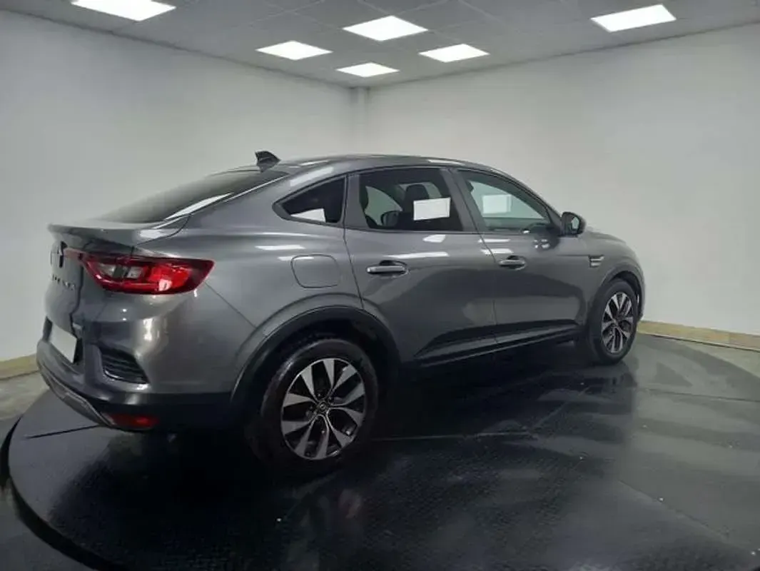 Usado Renault Arkana Business 147 CV (108 kW) 2022 Gris SUV