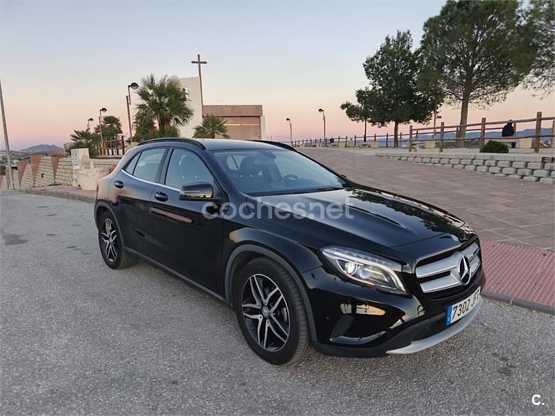 Usado Mercedes GLA200 Urban 136 CV (100 kW) 2015 Negro SUV