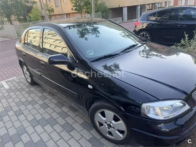 Usado Opel Astra Enjoy 105 CV (77 kW) 2004 Negro Berlina